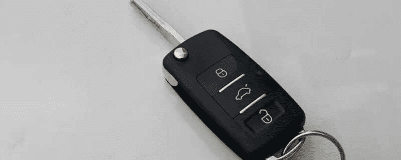 车钥匙锁在车里了怎么办？用车钥匙锁车最简单的方法