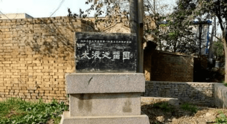 建章宫遗址：仅存汉代的夯土台和石碑