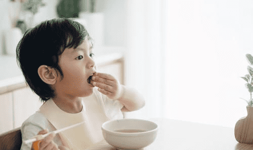全谷物| 5岁前管住孩子的嘴，儿科医生不宜吃这3种食物很容易积食长不高